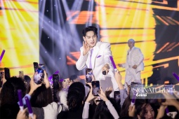 Isaac khuấy động sân khấu Goldgi SIGNATURE bằng một “concert thu nhỏ”