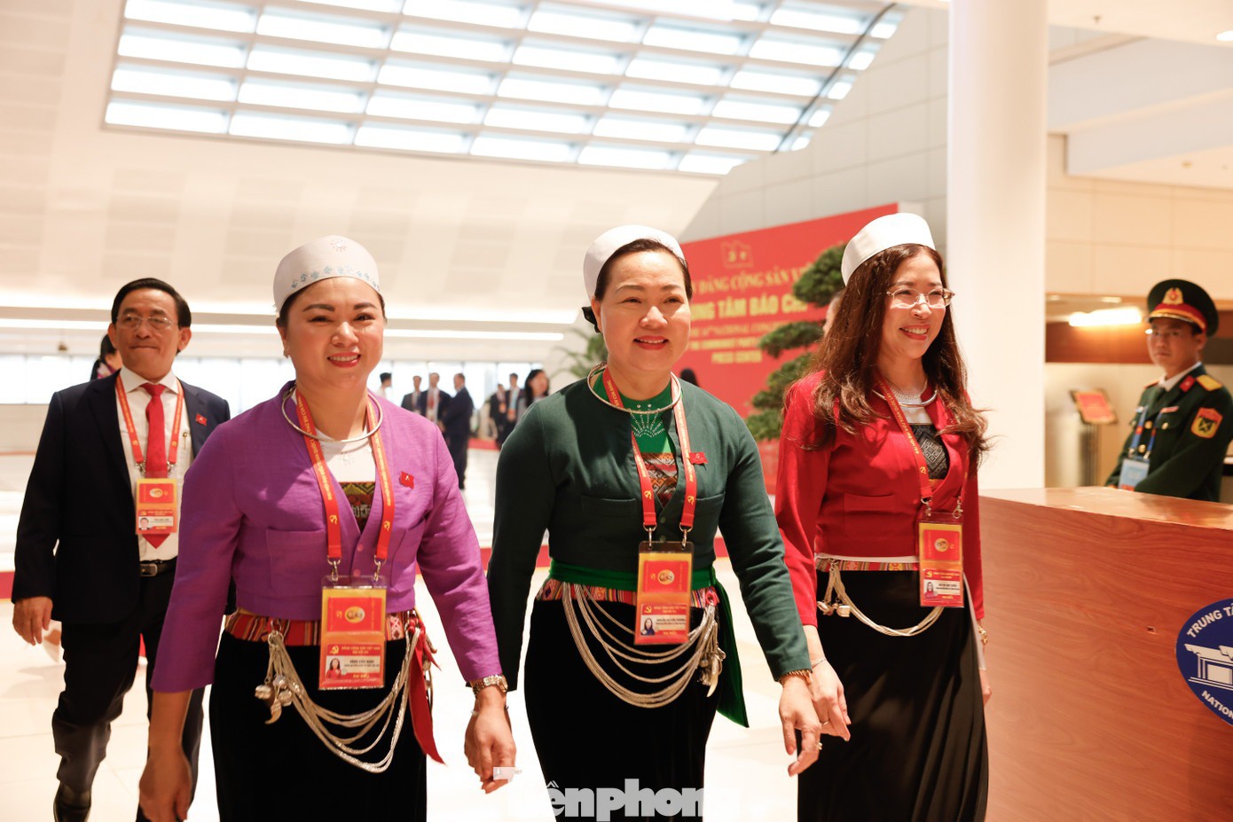 Các đại biểu đến dự phiên trù bị Đại hội XIV của Đảng. Ảnh: Như Ý.