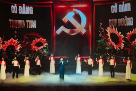 Trước  Thưa Đảng  của ca sĩ Anh Tú, có những ca khúc nào viết về Đảng vang vọng mãi với thời gian?