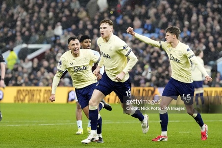 Nóng bảng xếp hạng Ngoại hạng Anh: Aston Villa sảy chân, Arsenal hưởng lợi đua vô địch