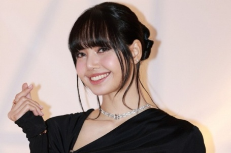 Chu trình dưỡng da giúp Lisa trẻ lâu bất chấp lịch trình dày đặc