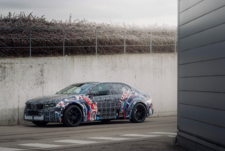 BMW M eDrive thuần điện mới chạy thử trên đường tuyết
