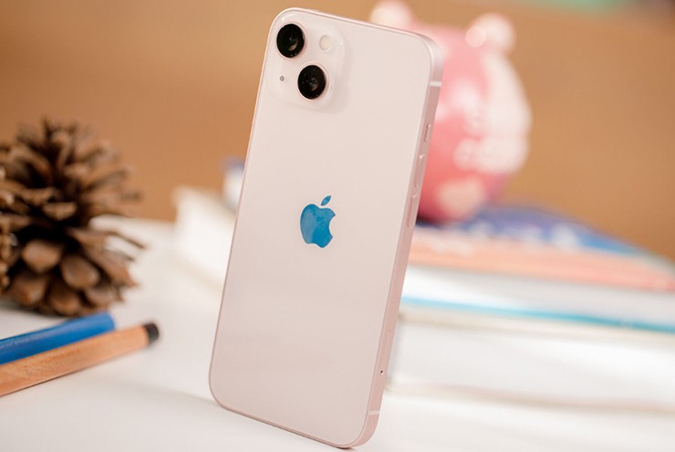 iPhone 13 vẫn được bán dưới dạng fullbox tại Việt Nam, dù Apple đã ngừng sản xuất.