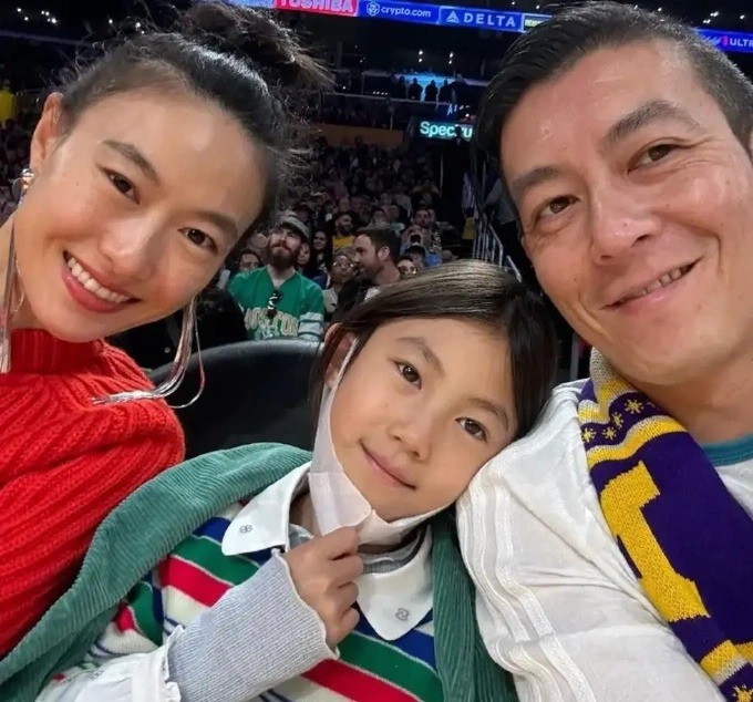 Theo&nbsp;Sinchew, những năm gần đây, Trần Quán Hy và Tần Thư Bồi sống ở Mỹ, kín tiếng. Cả hai thường xuất hiện cùng nhau hoặc đưa con gái đi cùng. Họ tập trung phát triển thương hiệu thời trang Clot và gặt hái thành công. Cửa hàng tại Los Angeles là địa điểm nổi tiếng trong giới thời trang đường phố, thu về doanh thu hàng năm hơn mười triệu USD.