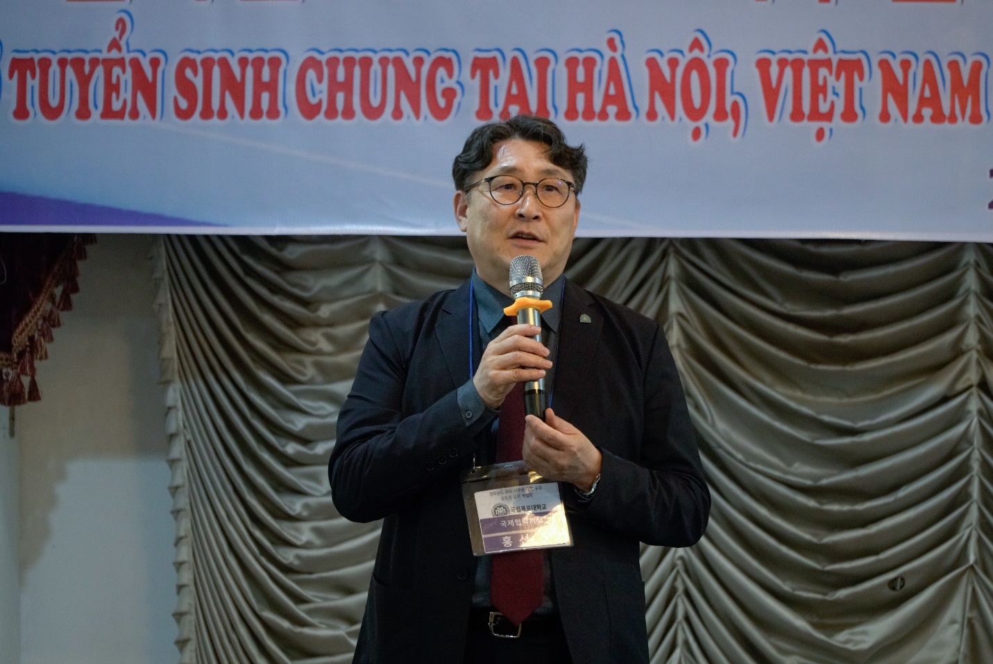 Ông Sun Kee Hong - đại diện Đại học quốc gia Mokpo - phát biểu tại sự kiện - Ảnh: N. Hiền