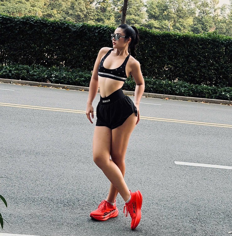 Nữ gymer và chạy bộ nóng bỏng Trần Kim Hà dự đoán U23 Việt Nam sẽ thắng sau hiệp phụ