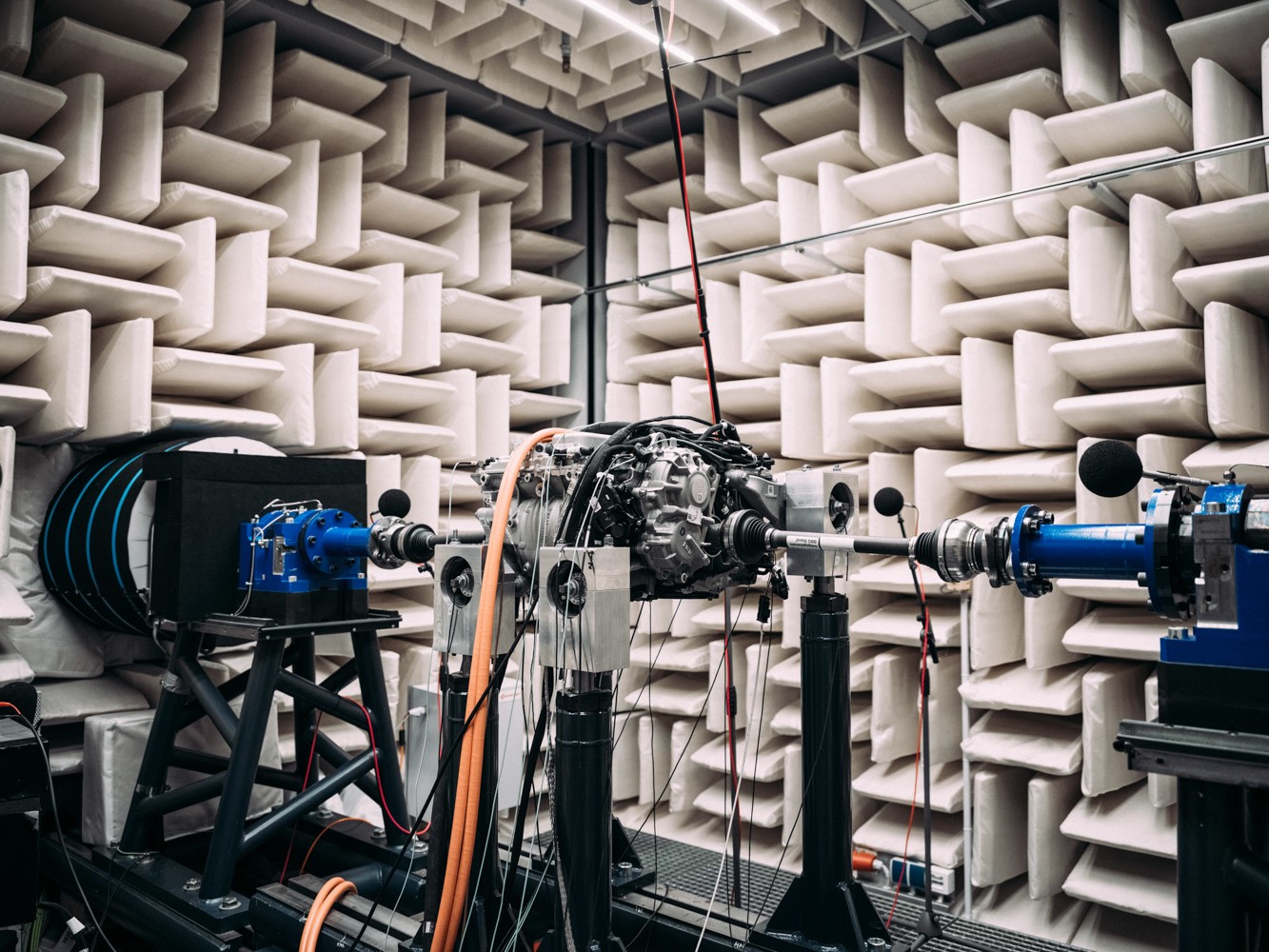 Pin cao áp Gen 6 trong các mẫu hiệu suất cao hoàn toàn điện mang lại hiệu suất cao hơn.