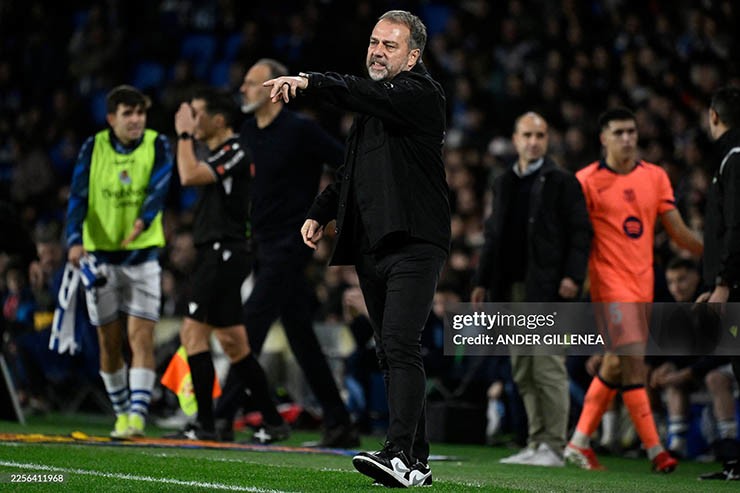 HLV Flick cần chấn chỉnh lại hàng phòng ngự Barca