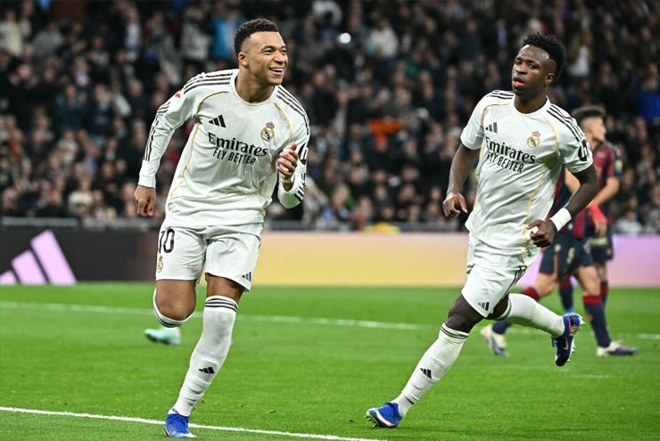 Mbappe bênh vực Vinicius