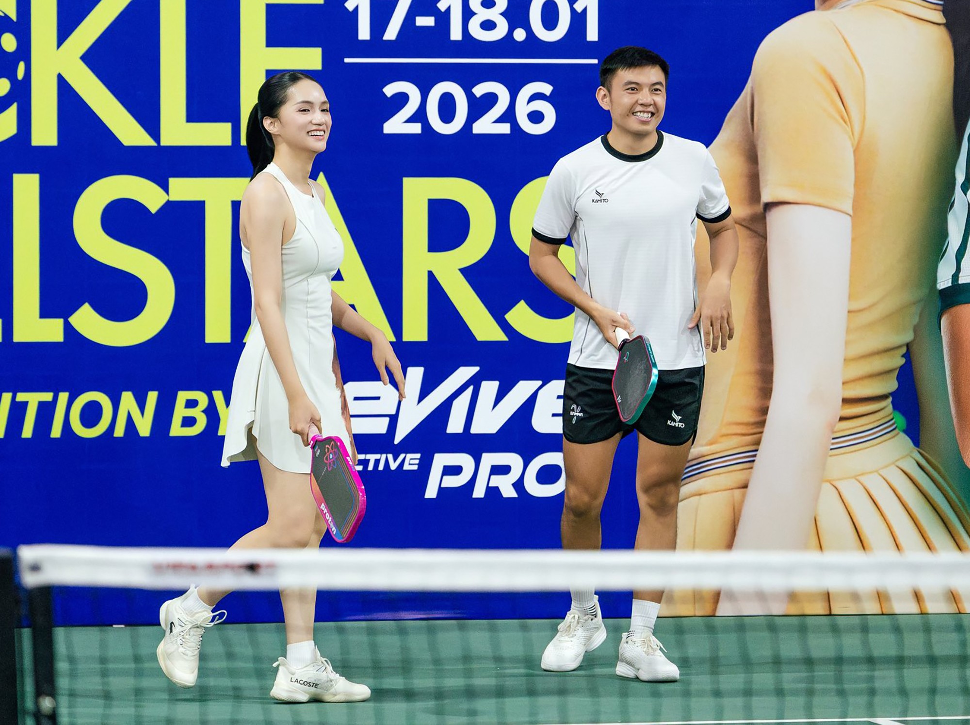 Đây là lần đầu tiên có một giải đấu có nội dung kết hợp giữa người nổi tiếng thi đấu cùng VĐV chuyên nghiệp hàng đầu Việt Nam. Trong đó, nhận sự quan tâm bậc nhất là cặp chủ nhà với sự góp mặt của nhà đương kim vô địch PPA Tour Lý Hoàng Nam đánh cặp cùng hoa hậu Hương Giang.