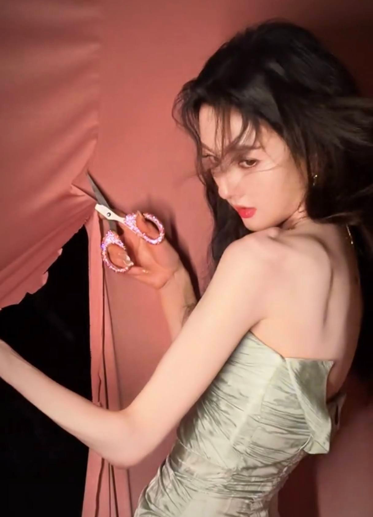 Tống Tổ Nhi khiến khán giả ngỡ ngàng, còn đâu mỹ nữ cổ trang gây thương nhớ - 10