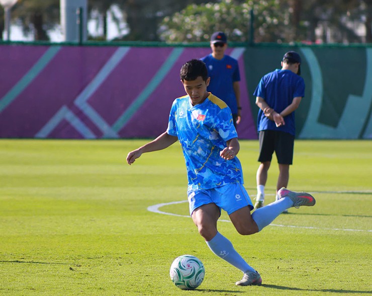 "Người nhện" U23 Trung Kiên đấu Li Hao đáng xem nhất, thầy Kim được ví như Harry Potter - 9