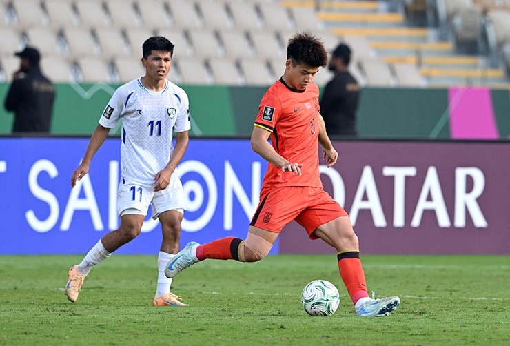 Liu Hao Fan thi đấu ở trận tứ kết giữa U23 Trung Quốc và U23 Uzbekistan.