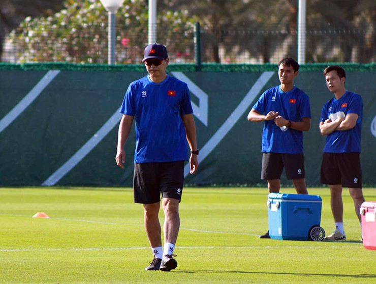 "Người nhện" U23 Trung Kiên đấu Li Hao đáng xem nhất, thầy Kim được ví như Harry Potter - 3