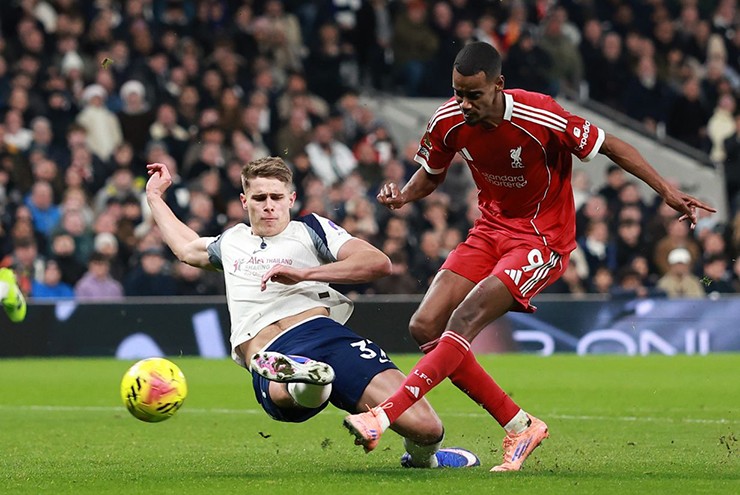 Tin mới nhất bóng đá tối 20/1: Liverpool lên kế hoạch chiêu mộ Van De Ven