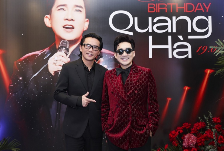 Tú Dưa đọ phong độ U50 với đồng nghiệp.