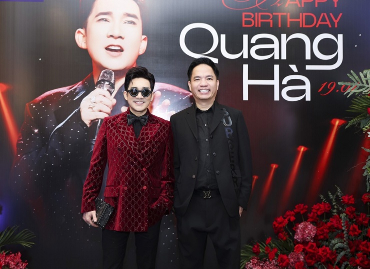 Quang Hà diện áo 250 triệu đồng đón tuổi mới bên bạn bè nghệ sĩ - 9