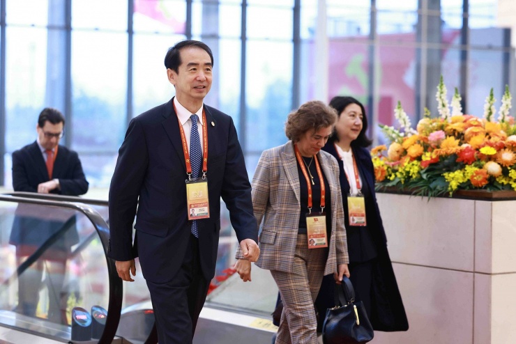 Đại sứ Trung Quốc tại Việt Nam Hà Vĩ đến dự phiên khai mạc. Ảnh: TTXVN