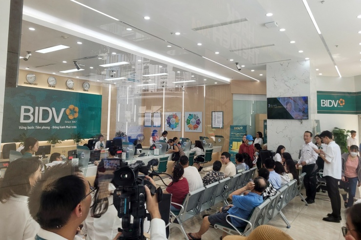 BIDV khẳng định, trước chủ trương của Ngân hàng Nhà nước (NHNN) về việc làm sạch dữ liệu ngân hàng, việc rà soát và đóng các tài khoản "ngủ đông" không phát sinh giao dịch trong thời gian dài là một phần trong chiến lược nhằm nâng cao chất lượng dịch vụ ngân hàng, đồng thời giúp bảo vệ quyền lợi của khách hàng.