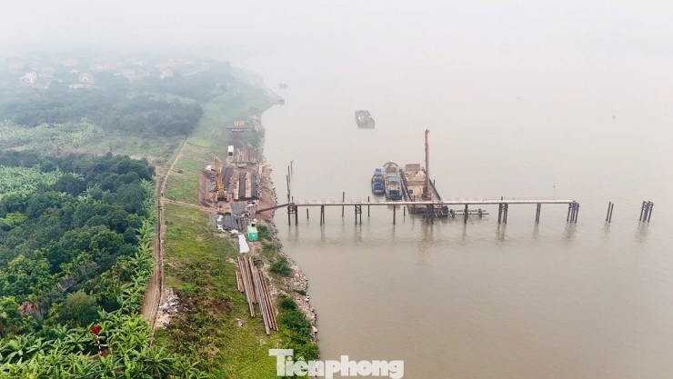 Theo thiết kế, dự án bao gồm cầu vượt sông và hệ thống đường dẫn hai đầu cầu, với tổng chiều dài tuyến khoảng 7,7km.