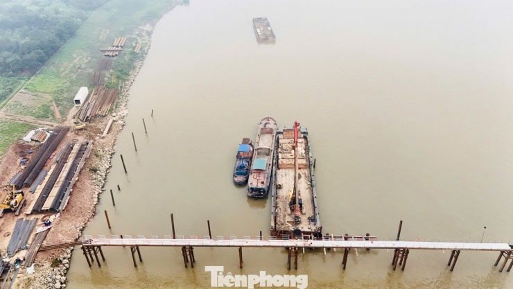 Dự kiến hoàn thành kết cấu phần dưới khoảng tháng 12/2026; hoàn thành kết cấu phần trên khoảng tháng 10/2027; hoàn thành thông xe toàn bộ dự án trong quý IV/2027.