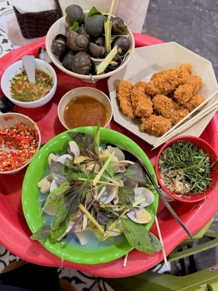 Minh Triệu ăn đủ món ngon khi ra Hà Nội ngày đông - 7