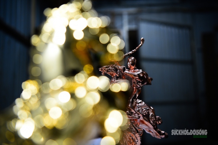 Chia sẻ về ý nghĩa tác phẩm, ông Trần Quý Văn (thành viên nhóm tác giả) cho biết: bước sang năm mới với nhiều hứng khởi và năng lượng tích cực, nhóm kỳ vọng linh vật Phi Mã Thánh Gióng sẽ mang đến những ước vọng tốt lành và luồng sinh khí mới cho người sở hữu sản phẩm này trong năm Bính Ngọ 2026.