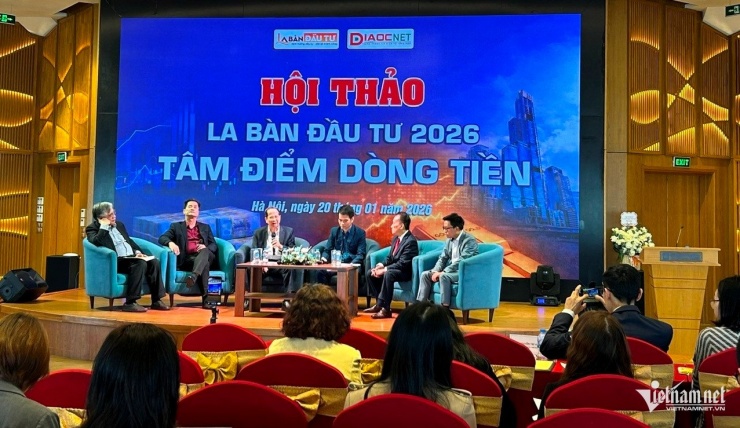 Giữa lúc giá vàng liên tiếp lập đỉnh và bất động sản được kỳ vọng tăng trưởng bền vững trong dài hạn, nhiều nhà đầu tư băn khoăn có nên bán vàng để mua nhà đất? Ảnh: Nguyễn Lê