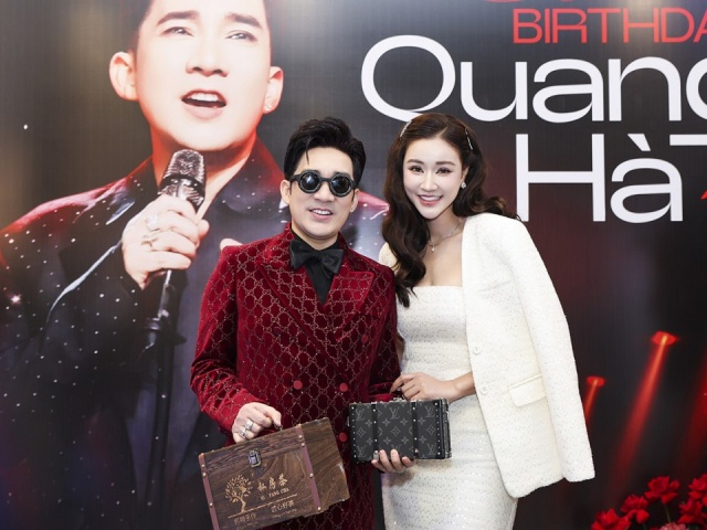 Quang Hà diện áo 250 triệu đồng đón tuổi mới bên bạn bè nghệ sĩ