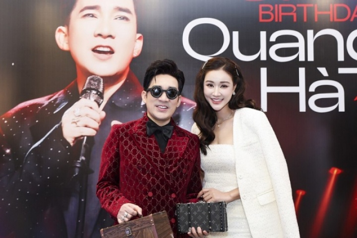 Quang Hà diện áo 250 triệu đồng đón tuổi mới bên bạn bè nghệ sĩ