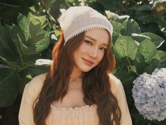 Gu mặc điệu đà của Nhã Phương khi bầu lần ba