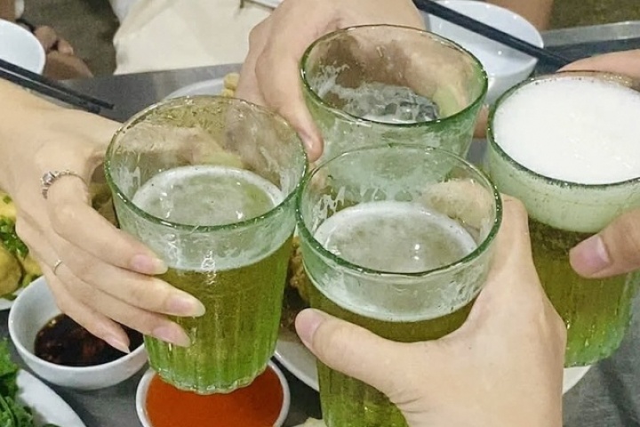 Vòng xoáy bệnh tật từ 'ép nhậu công sở'