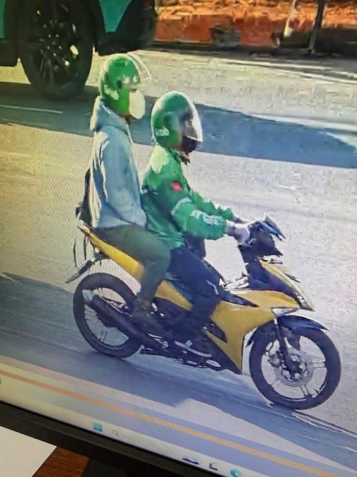 Đặc điểm nhận dạng của 2 tên cướp ngân hàng trên đường trốn chạy