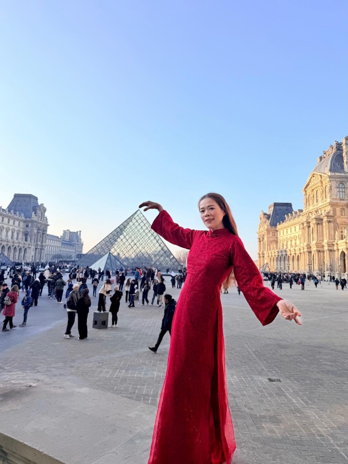 Ảnh sao 20/1: Phương Linh khoe vẻ gợi cảm ở tuổi 42 - 6