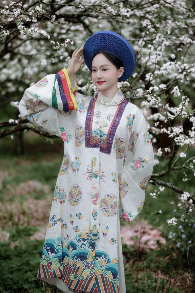 Ảnh sao 20/1: Phương Linh khoe vẻ gợi cảm ở tuổi 42 - 5