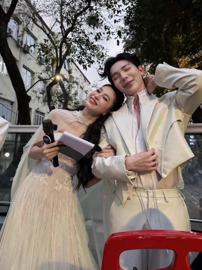 Ảnh sao 20/1: Phương Linh khoe vẻ gợi cảm ở tuổi 42 - 7