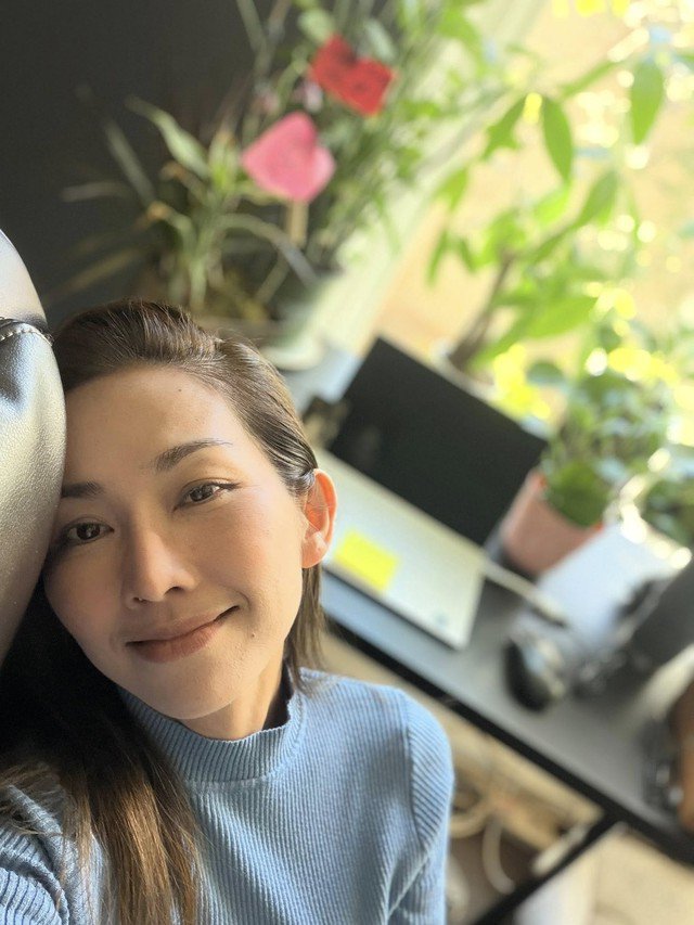 Kim Hiền ở tuổi 44 là mẹ đơn thân và sống kín tiếng với những niềm vui nhỏ bé như chăm sóc vườn, đồng hành cùng con cái. Sau tất cả, cô còn lại con cái và chính bản thân mình.