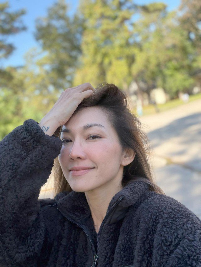 Nhờ những bí quyết chăm sóc da như vậy nên Kim Hiền để mặt mộc vẫn xinh đẹp, cuốn hút.