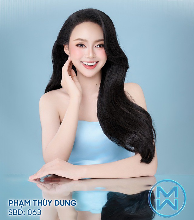 Phạm Thùy Dung là 1 trong 3 thí sinh đến từ Hải Phòng đang gây chú ý tại Miss World Vietnam 2025 nhờ vóc dáng ấn tượng. Cô đang là sinh viên năm hai tại Học viện Nông nghiệp Việt Nam.