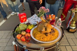 CĐV Việt Nam mang gà cúng sang Saudi Arabia, cầu U23 Việt Nam thắng Trung Quốc