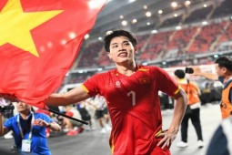 Cầu thủ Nguyễn Đình Bắc gây 'sốt' với màn tương tác đáng yêu với ca sĩ Quân A.P