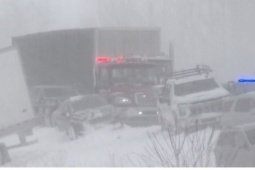 Hơn 100 xe đâm liên hoàn ở Michigan (Mỹ) giữa bão tuyết