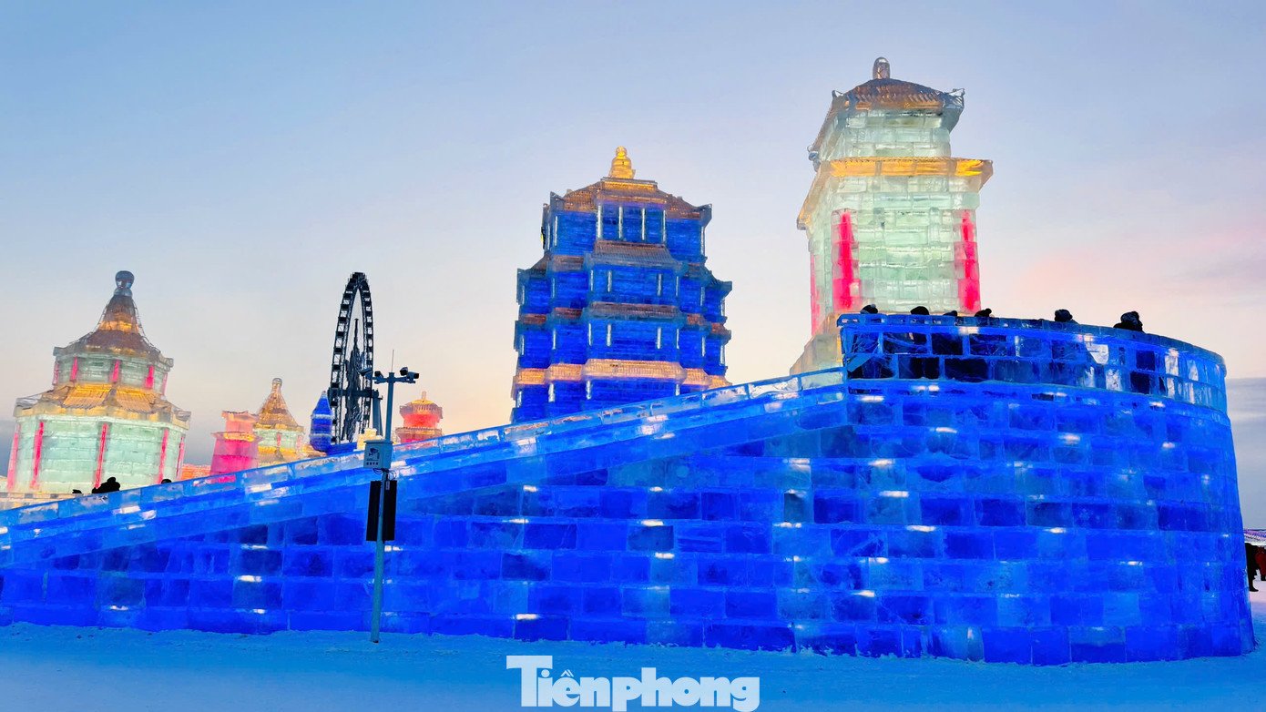 Lễ hội năm nay bổ sung nhiều cảnh quan mới, sân khấu ngoài trời và một công trình rộng tới 5.000m² được nâng bằng khí nén, cùng công nghệ chiếu sáng thông minh và tương tác AI để tạo trải nghiệm hấp dẫn hơn cho du khách quốc tế.