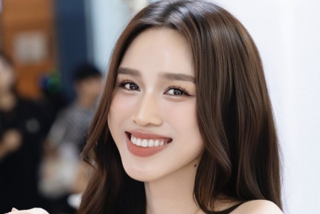 Hoa hậu Đỗ Thị Hà lộ vết thương ở chân, nguyên nhân là gì mà netizen đồng cảm?