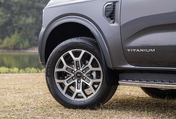 Giá xe Ford Everest mới nhất tháng 1/2026 - 5