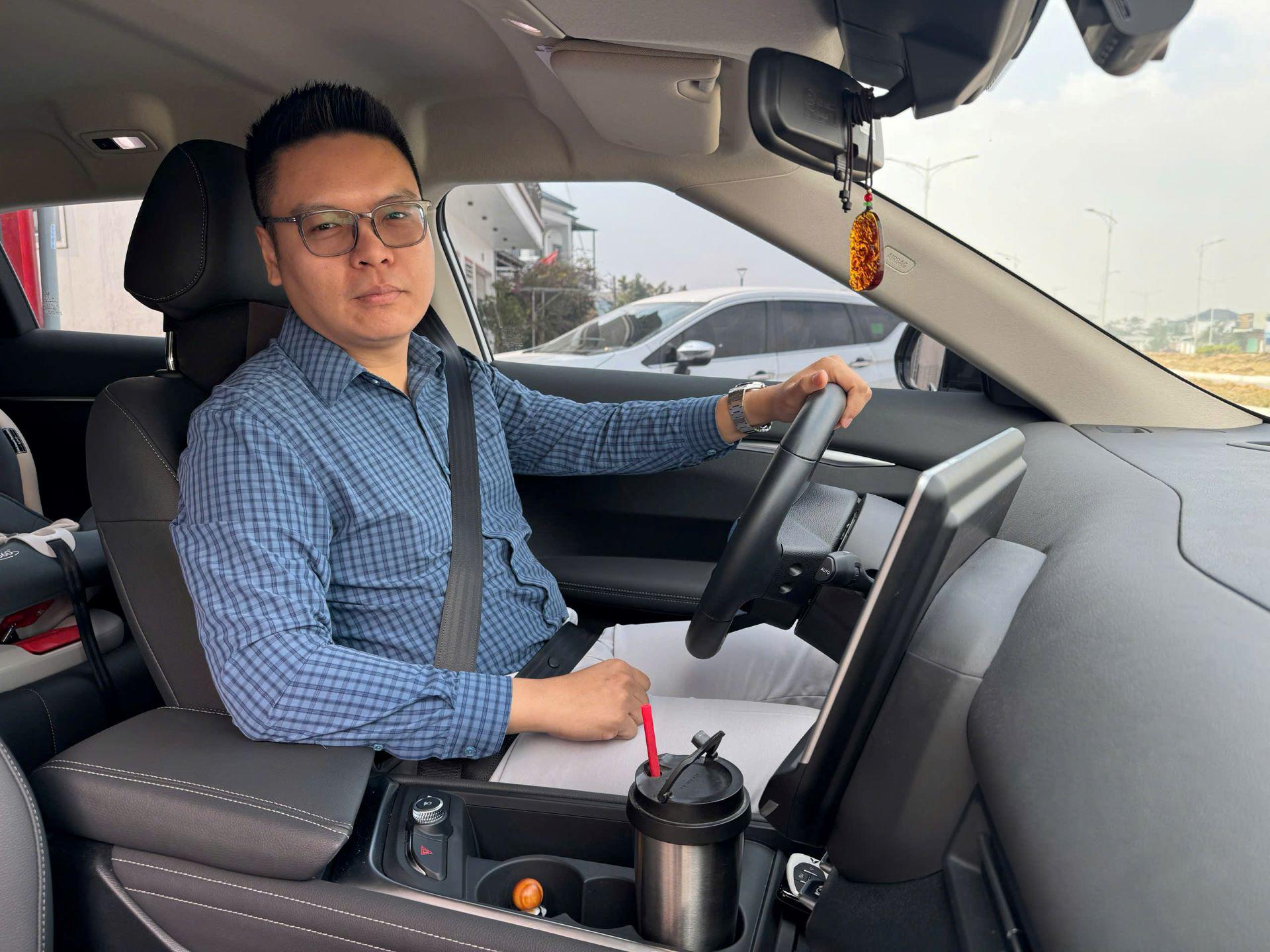 Anh An cho biết trải nghiệm sạc pin xe điện rất đơn giản, khác xa băn khoăn ban đầu.