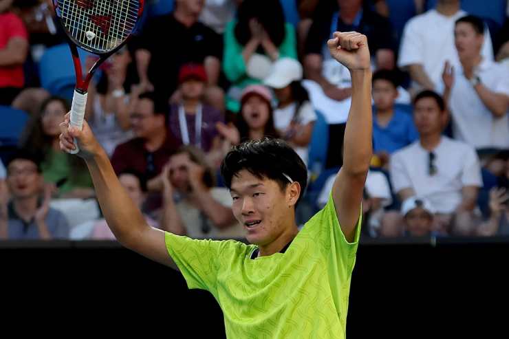 Michael Zheng "đơn thương độc mã" đến Australian Open nhưng vẫn phần nào có được thành công