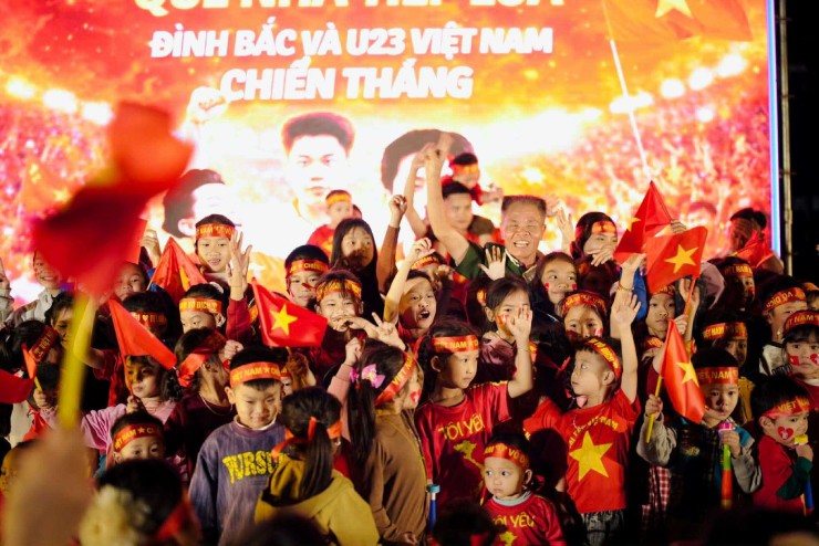 Người dân xã Yên Trung (Nghệ An) sẵn sàng đồng hành cùng U23 Việt Nam và Đình Bắc