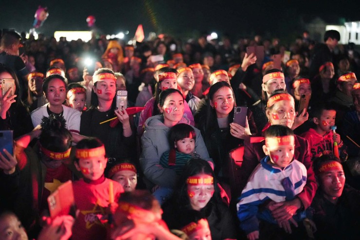 Đình Bắc đón tin vui: 10.000 bà con quê nhà đất ló Yên Trung "tiếp lửa" từ xa - 3