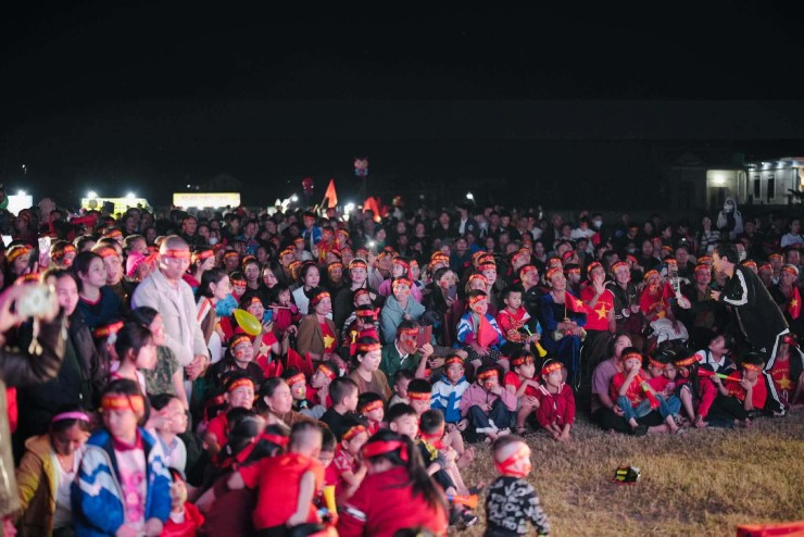 Đình Bắc đón tin vui: 10.000 bà con quê nhà đất ló Yên Trung "tiếp lửa" từ xa - 4